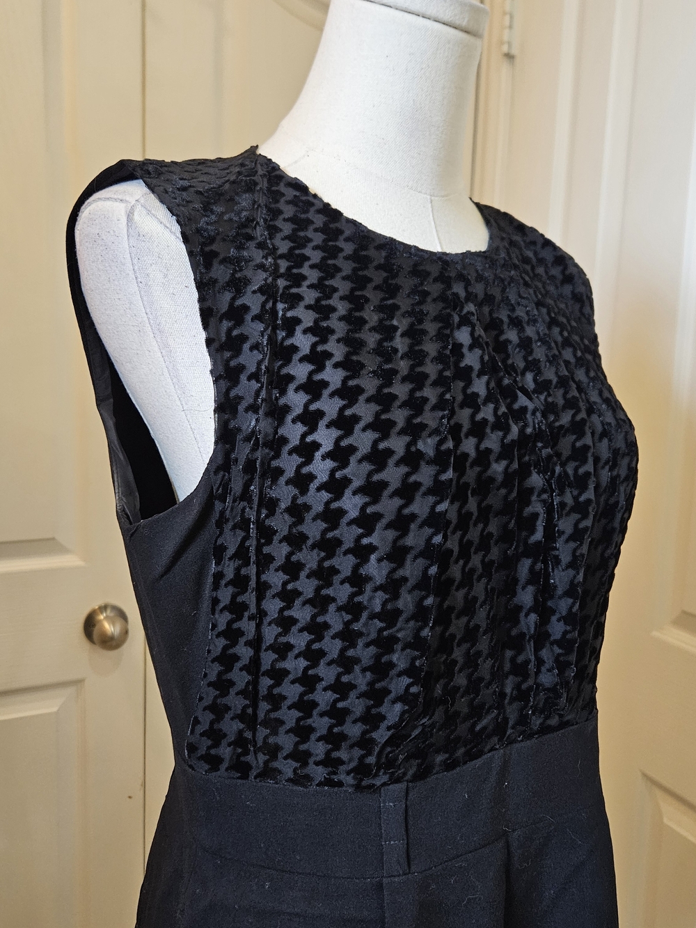 Calvin Klein Black Textured Fit & Flare Dress – Size 8 - Picture 5 of 11